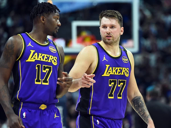 Berita Basket NBA : Pebasket senior Los Angeles Lakers yaitu Dorian Finney-Smith sudah tahu bahwa Luka Doncic adalah pemain spesial sejak awal bertemu di tahun 2018 silam. Ia melihat Doncic dengan skillset yang unik dan berbeda dengan pemain yang lain.