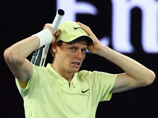 Jannik Sinner melakukan wawancara pertama sejak ia dilarang bertanding selama tiga bulan dan menyatakan bahwa ia beristirahat, tetapi mengakui bahwa jalan untuk kembali tidak akan mudah