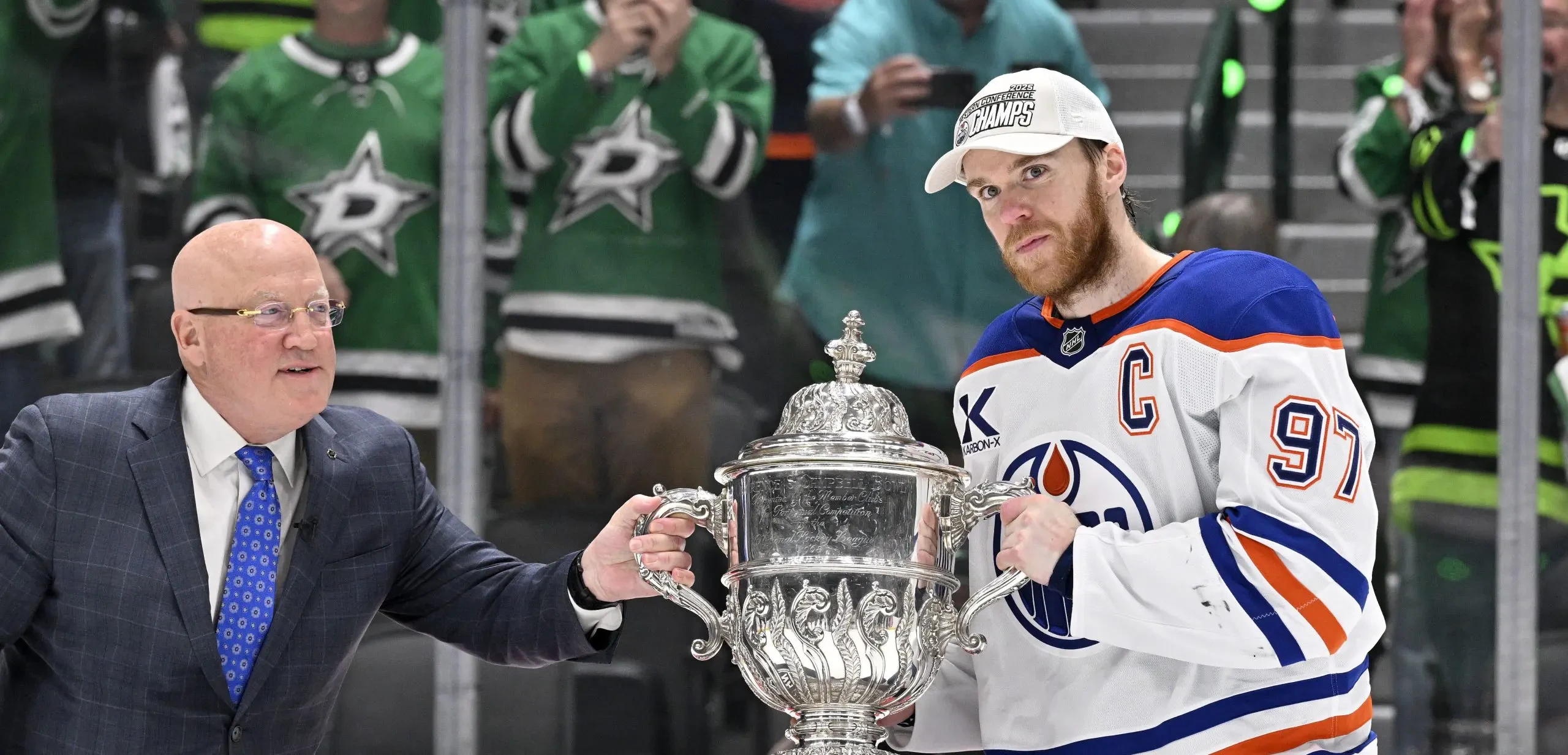 Connor McDavid: Kapten Oilers ini memecahkan tradisi dengan memenangkan trofi