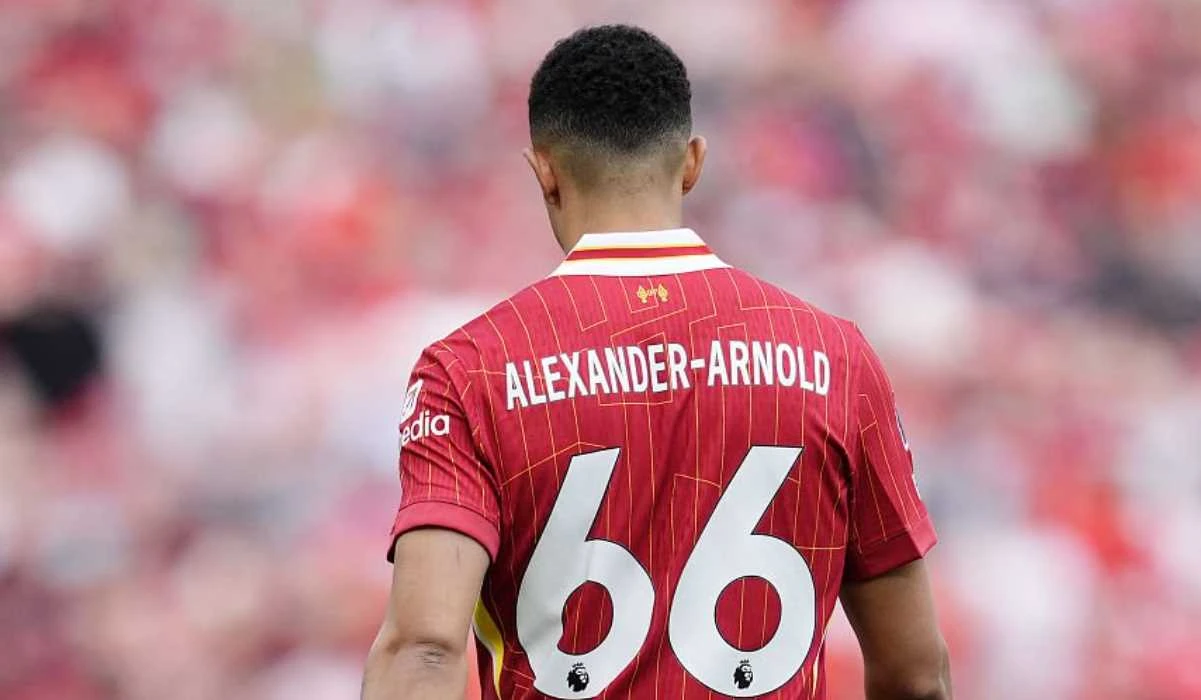 Disoraki di Anfield! Alexander-Arnold Malah Jadi Korban Fans Sendiri!