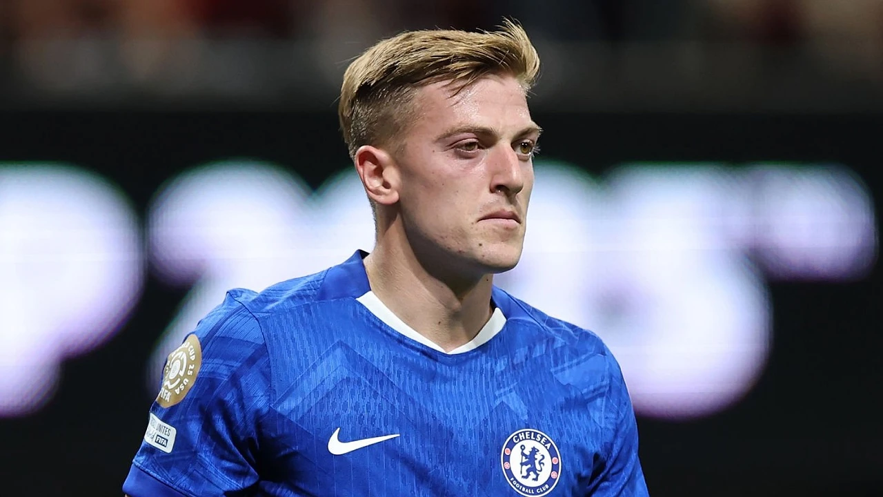 Alarm Bahaya di Chelsea: Cedera Bahu Liam Delap Bikin Enzo Maresca Pusing Cari Ujung Tombak