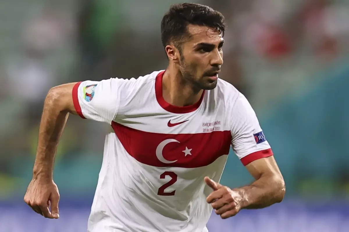 Zeki Celik Dikaitkan dengan Liverpool, Sang Agen Klarifikasi Soal Kabar Merapat ke Juventus